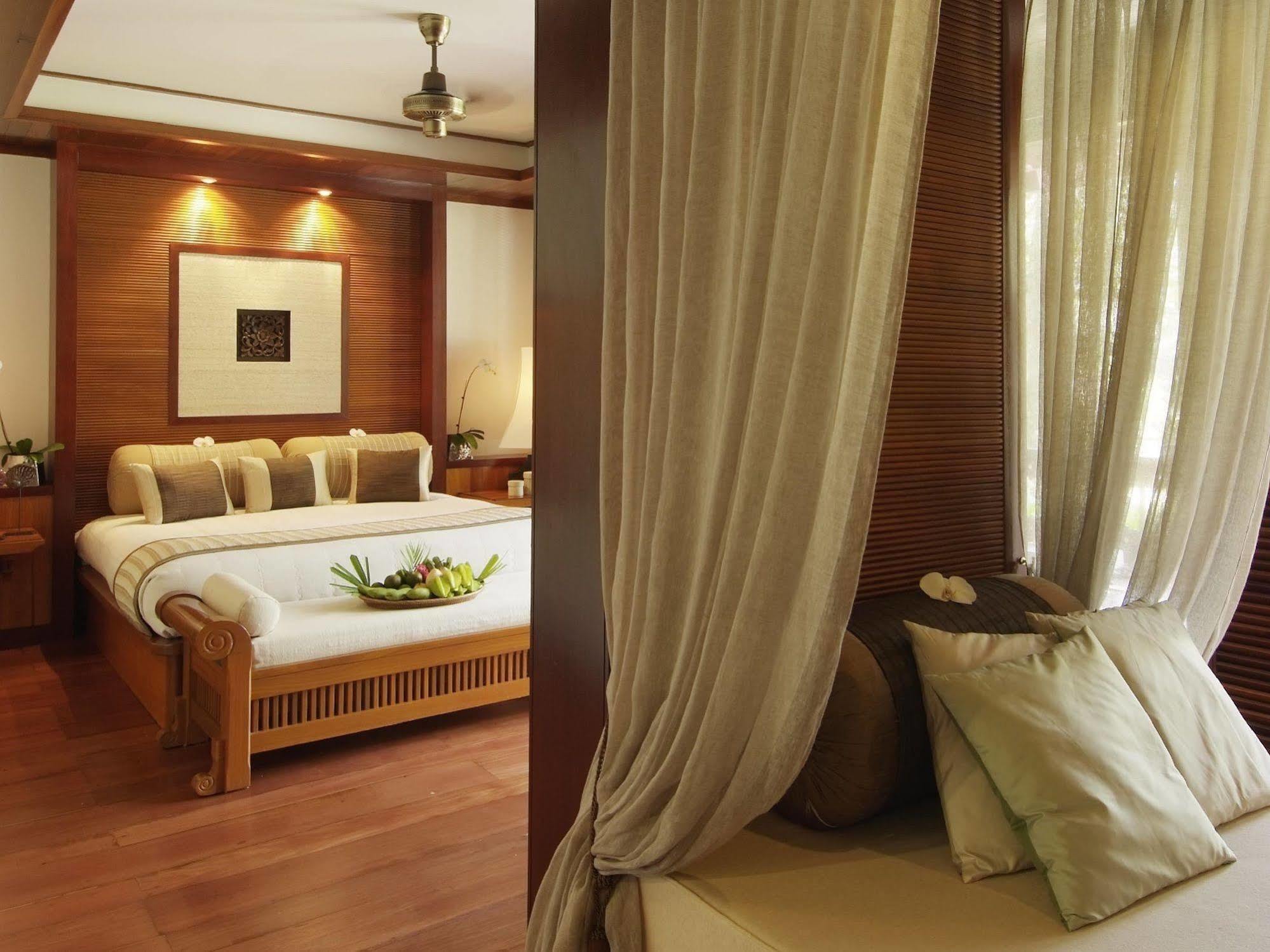 Tanjong Jara Resort, Terengganu - A Small Luxury Hotels Of The World Dungun Δωμάτιο φωτογραφία A bedroom at the Taj Bengal